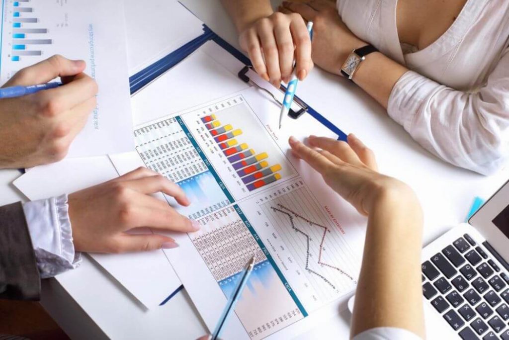 Porter’s 5 Forces Model: Bargaining Power of Buyers